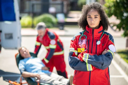 перевозка больных между домами и больницами